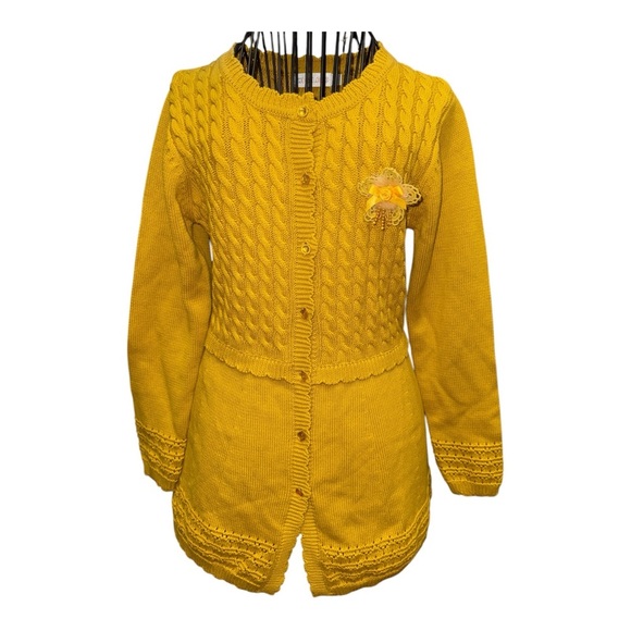 Vibrant Yellow Crew Neck Sweater with Classic Design - Picture 1 of 7